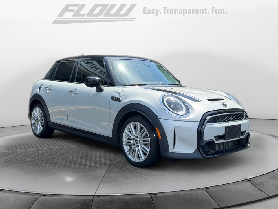 2023 MINI Hardtop Cooper S's photo