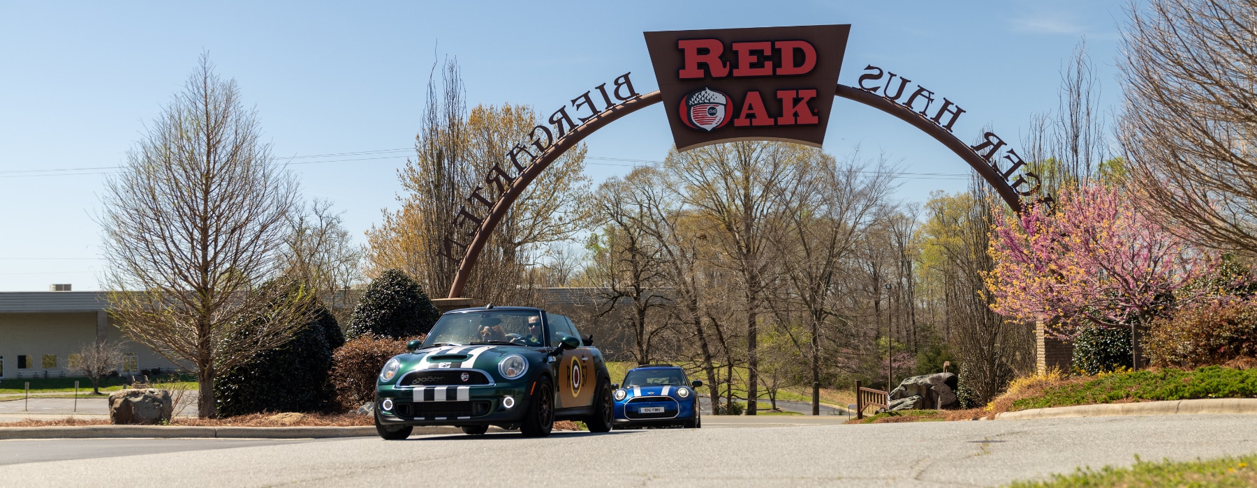 Mini Coope car driving underneath the archway at Red Oak Brewery