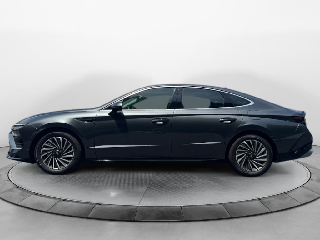 Used 2024 Hyundai Sonata Hybrid SEL Sedan