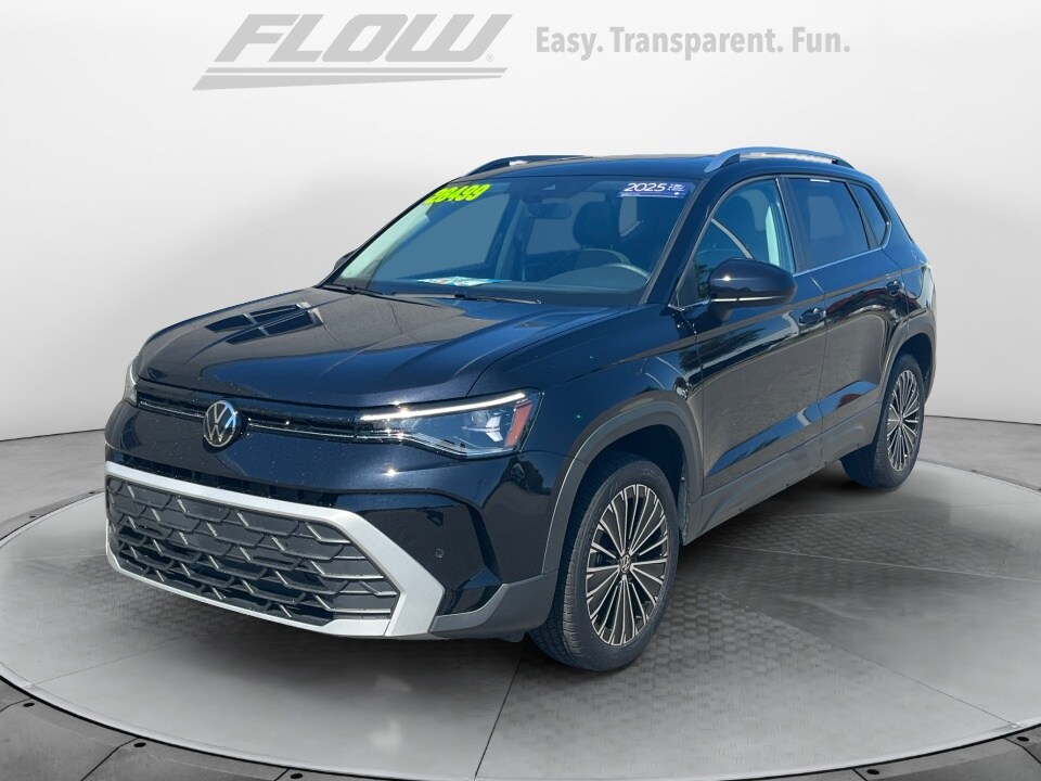 2025 Volkswagen Taos SE photo 3