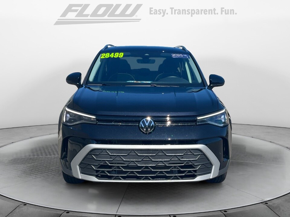 2025 Volkswagen Taos SE photo 2