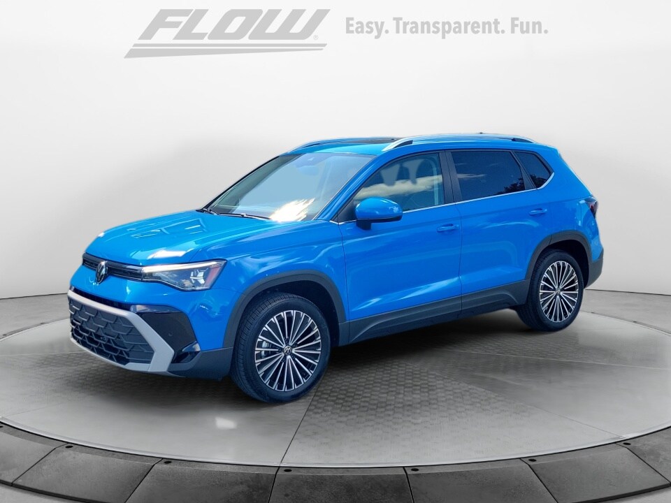 2025 Volkswagen Taos SE photo 3