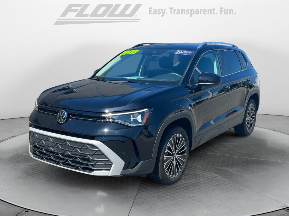 2025 Volkswagen Taos SE photo 3