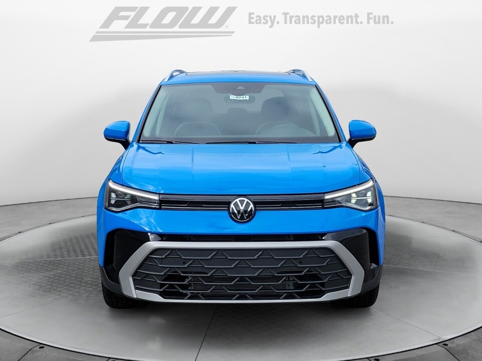 2025 Volkswagen Taos SE photo 2