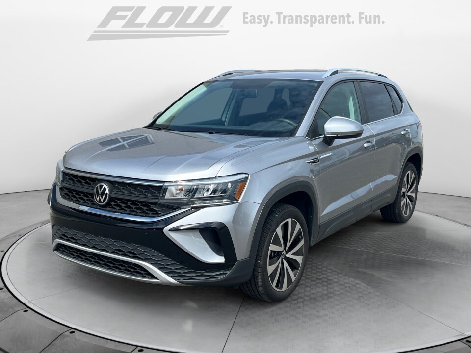 2022 Volkswagen Taos SE photo 3