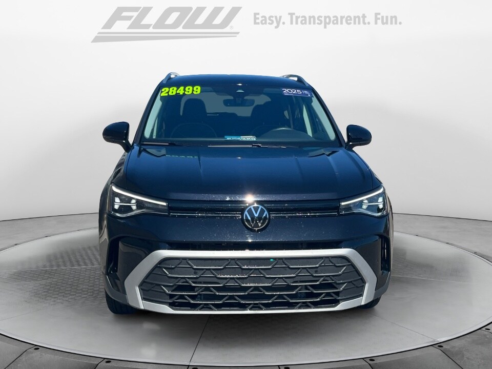 2025 Volkswagen Taos SE photo 2