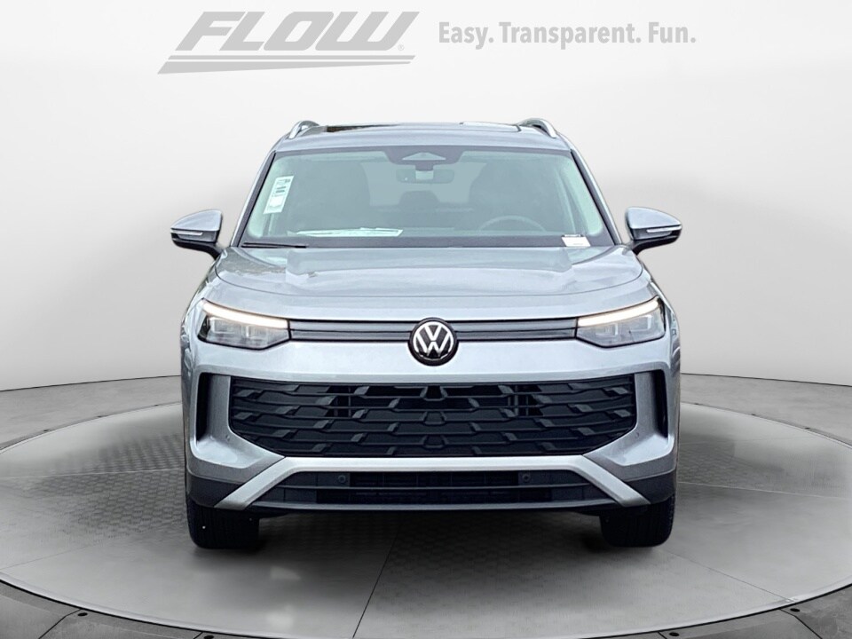 2025 Volkswagen Tiguan SE photo 2