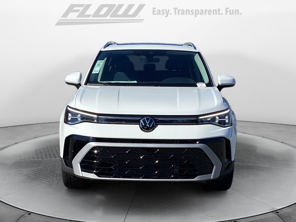 2025 Volkswagen Taos SEL photo 2