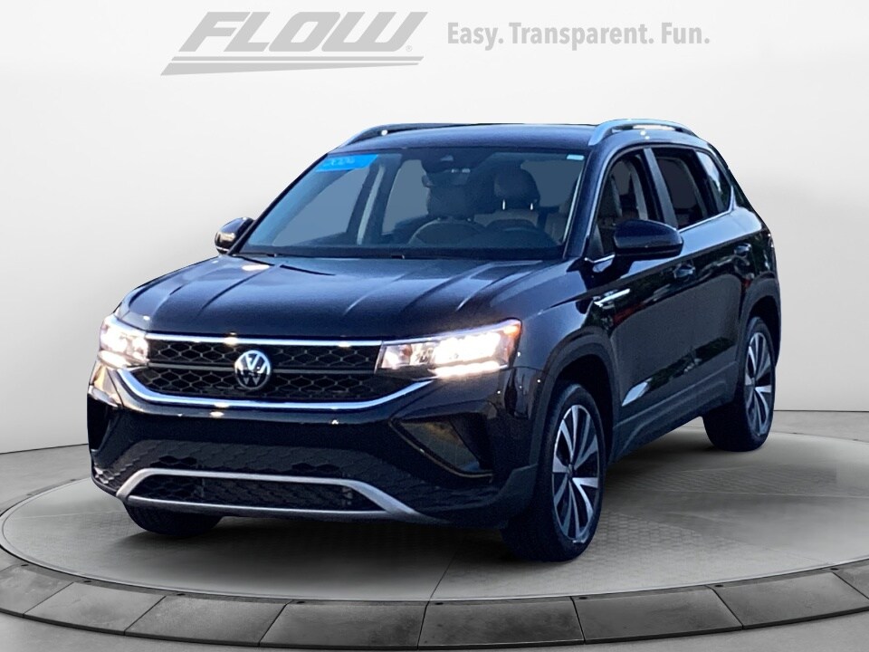 2024 Volkswagen Taos SE photo 3