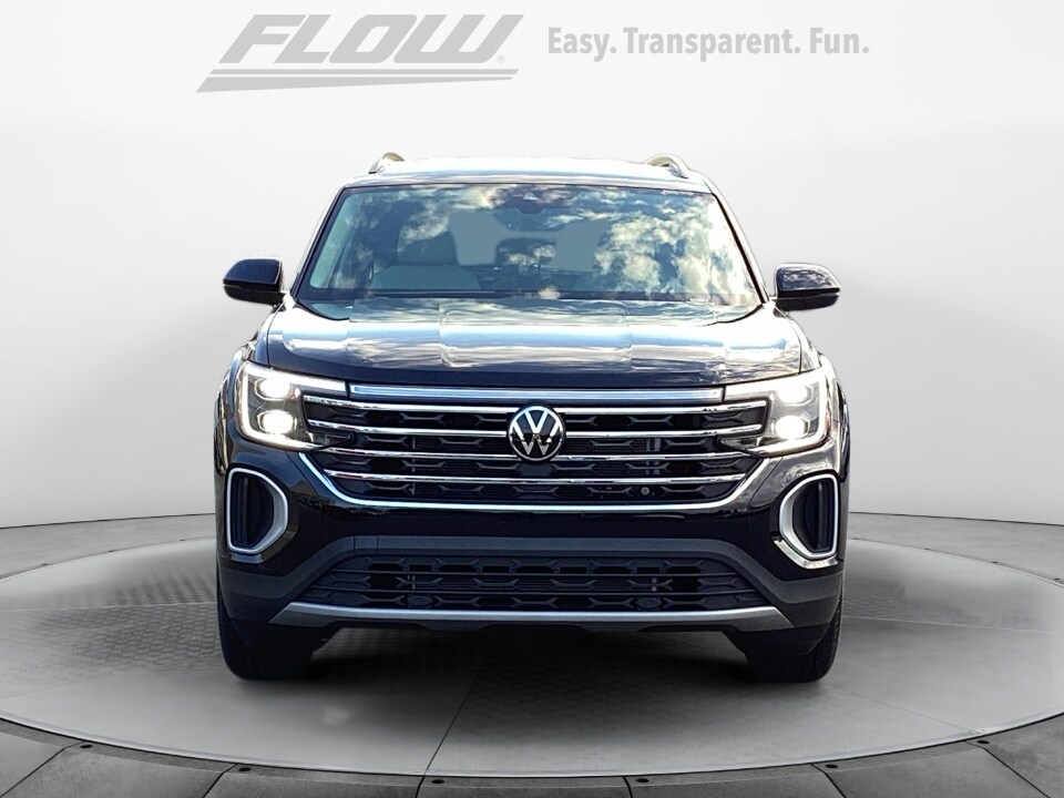 2026 Volkswagen Atlas SE photo 2