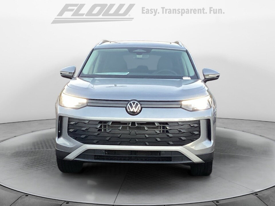 2025 Volkswagen Tiguan SE photo 2