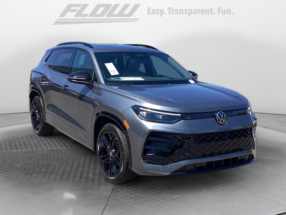 2026 Volkswagen Tiguan 2.0T SE R-Line Black's photo