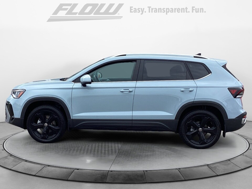 2025 Volkswagen Taos SEL photo 3