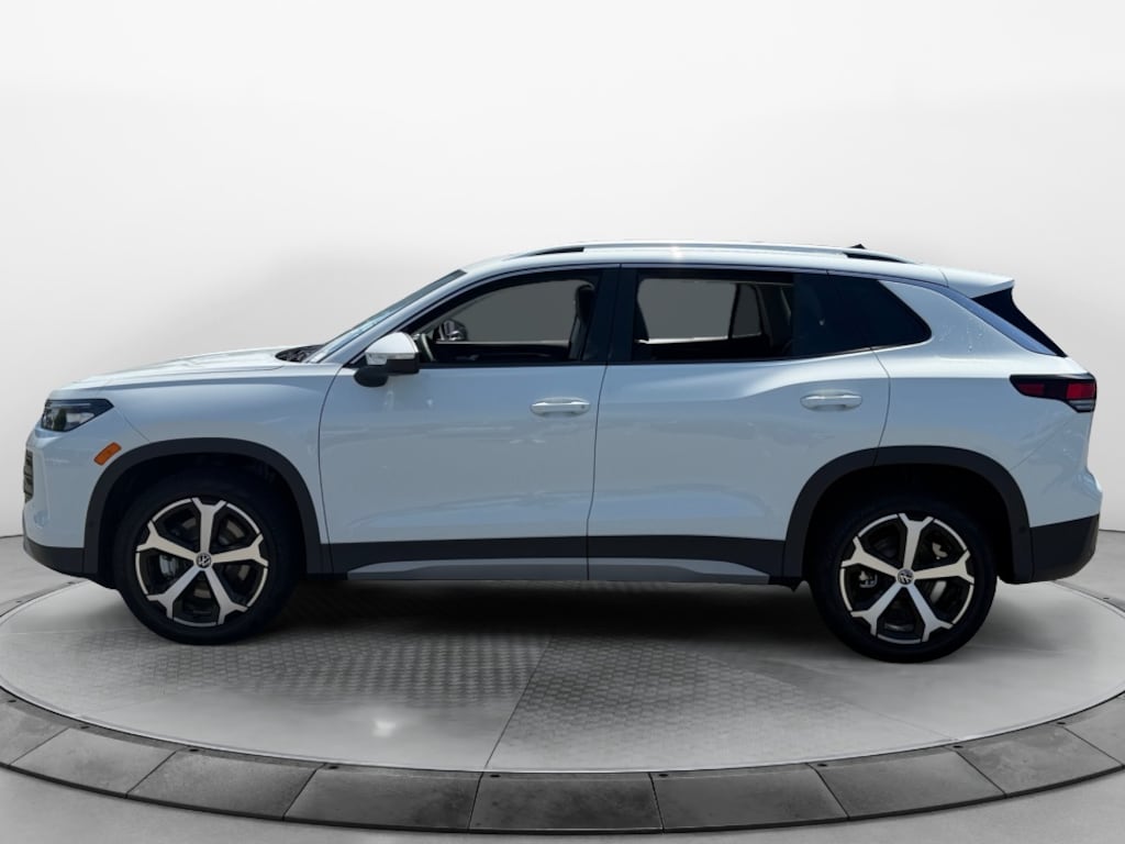 New 2026 Volkswagen Tiguan SE SUV