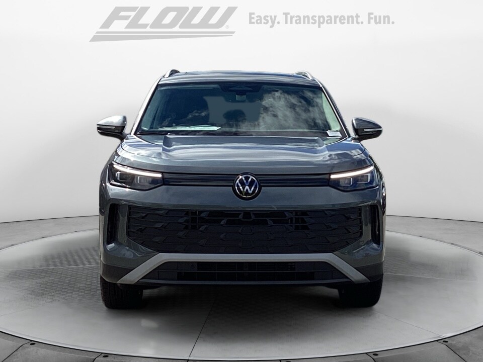 2026 Volkswagen Tiguan SE photo 2