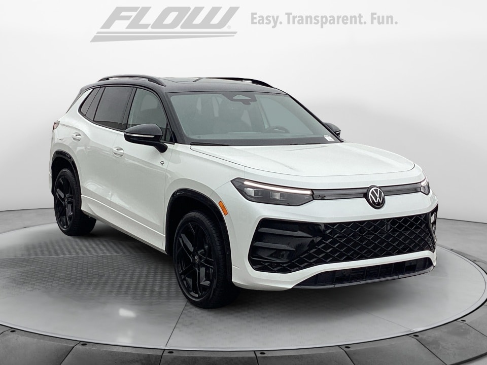 2026 Volkswagen Tiguan SE R-LINE BLACK's photo