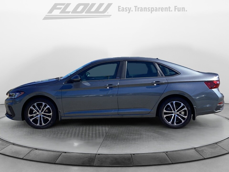 2026 Volkswagen Jetta Sport photo 4