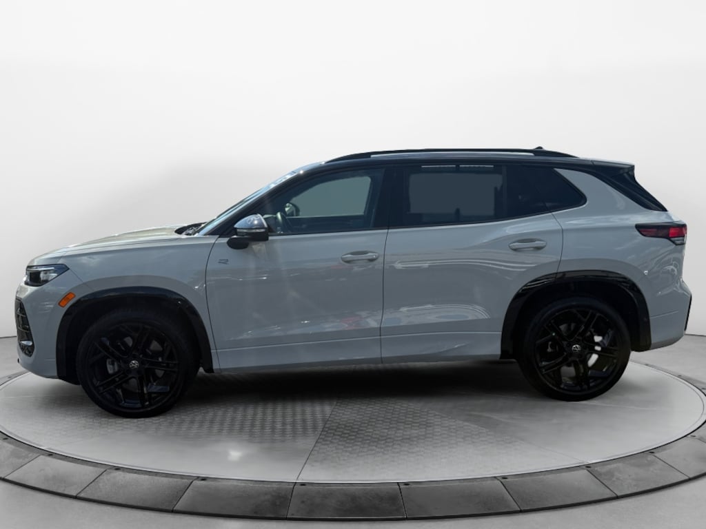 Used 2026 Volkswagen Tiguan SE R-Line Black SUV