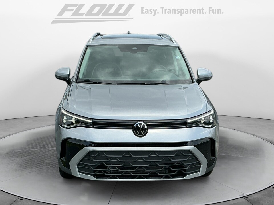 2025 Volkswagen Taos SE photo 2