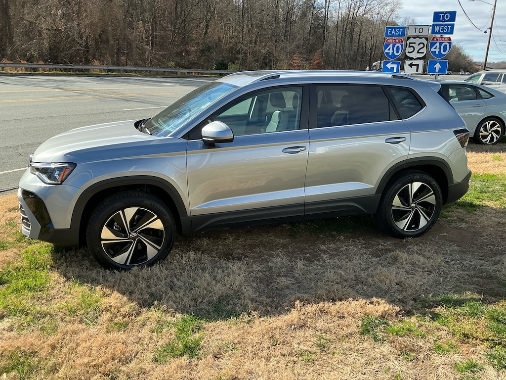 New 2026 Volkswagen Taos 1.5T SE SUV