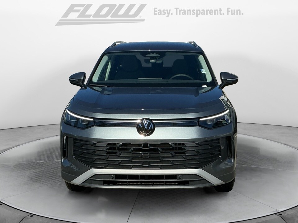 2025 Volkswagen Tiguan SE photo 2