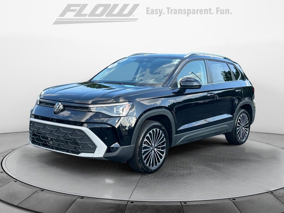 2025 Volkswagen Taos SE photo 2