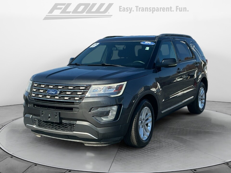 2017 Ford Explorer XLT photo 3