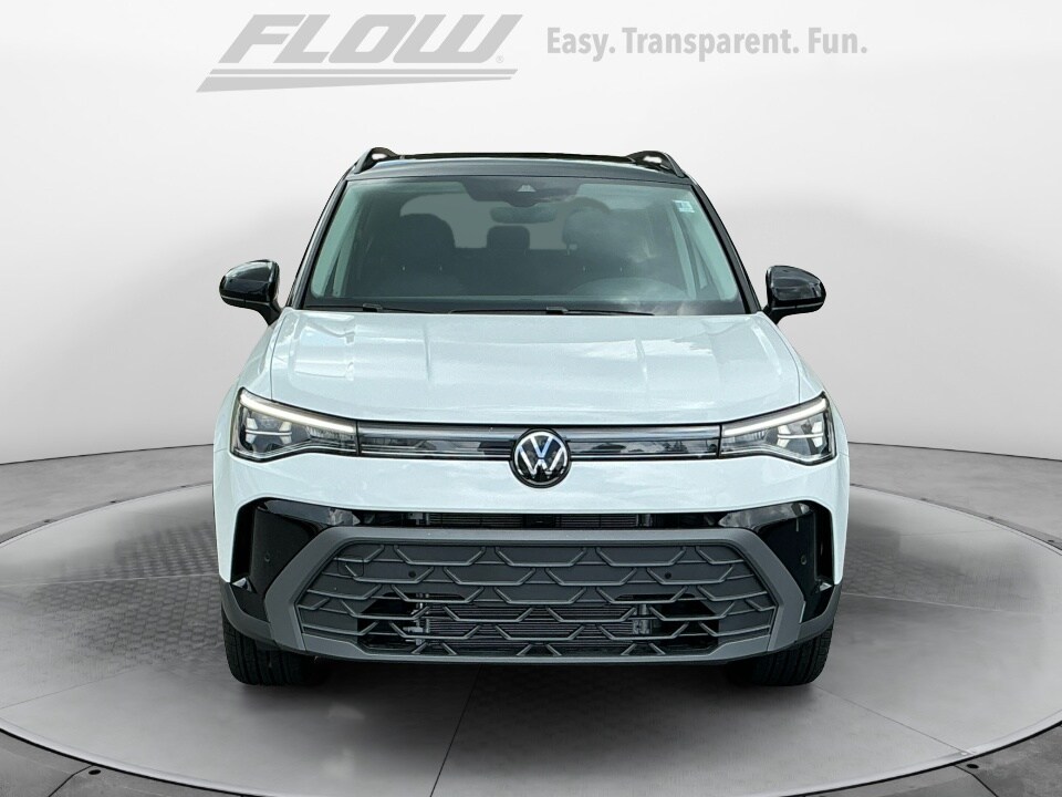 2025 Volkswagen Taos SE photo 2