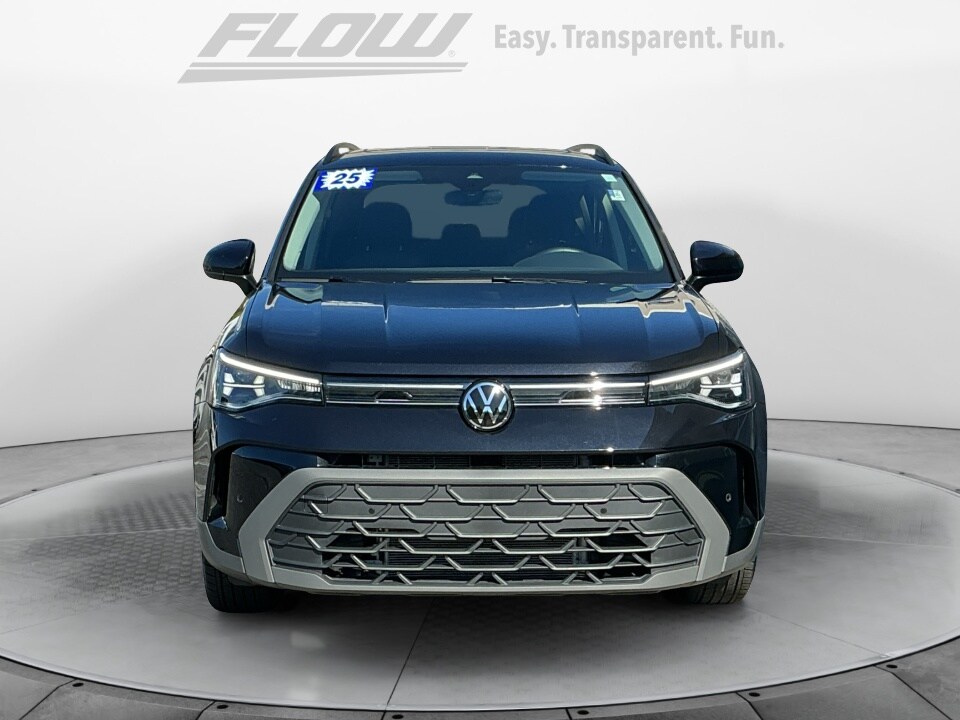 2025 Volkswagen Taos SE photo 2