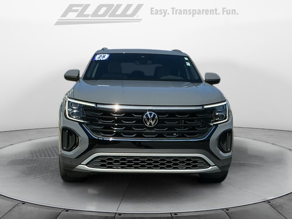2025 Volkswagen Atlas Cross Sport SE Technology photo 2