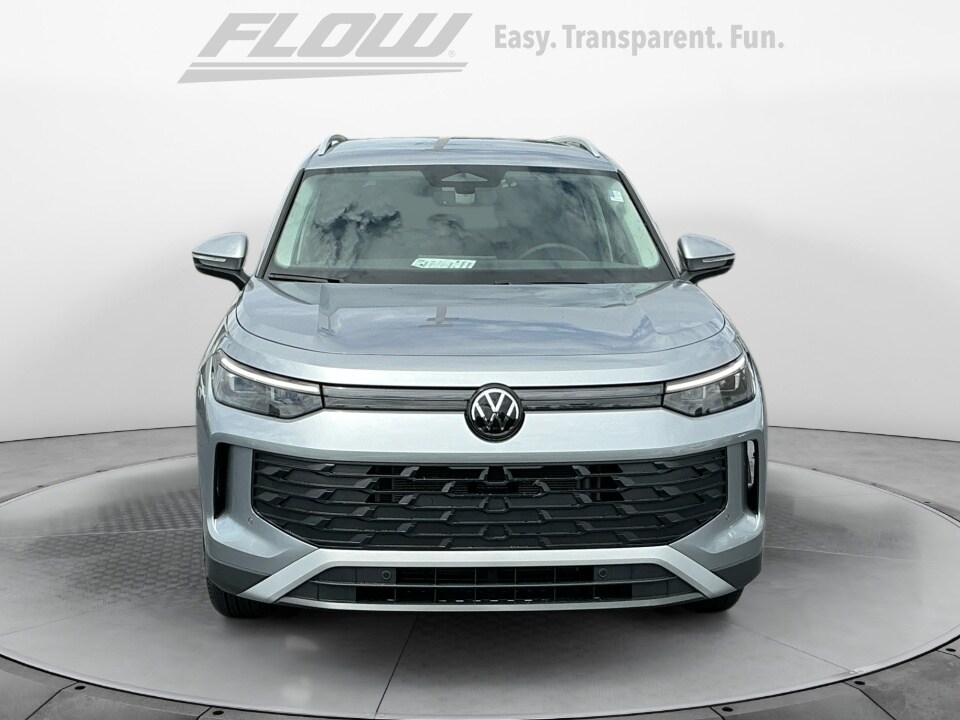 2025 Volkswagen Tiguan SE photo 2