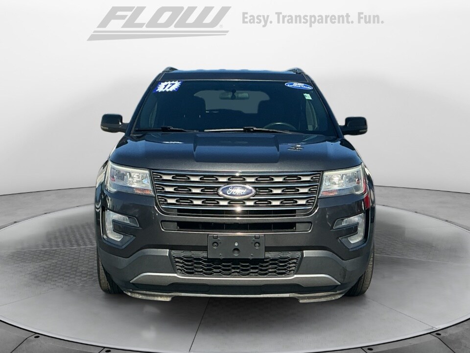 2017 Ford Explorer XLT photo 2