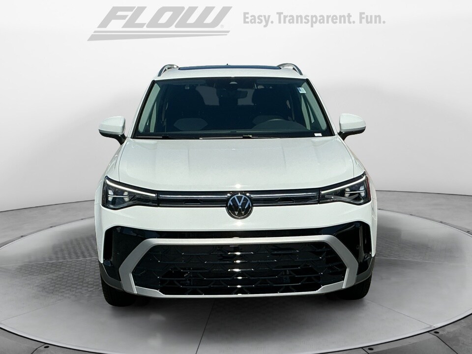 2025 Volkswagen Taos SEL photo 2