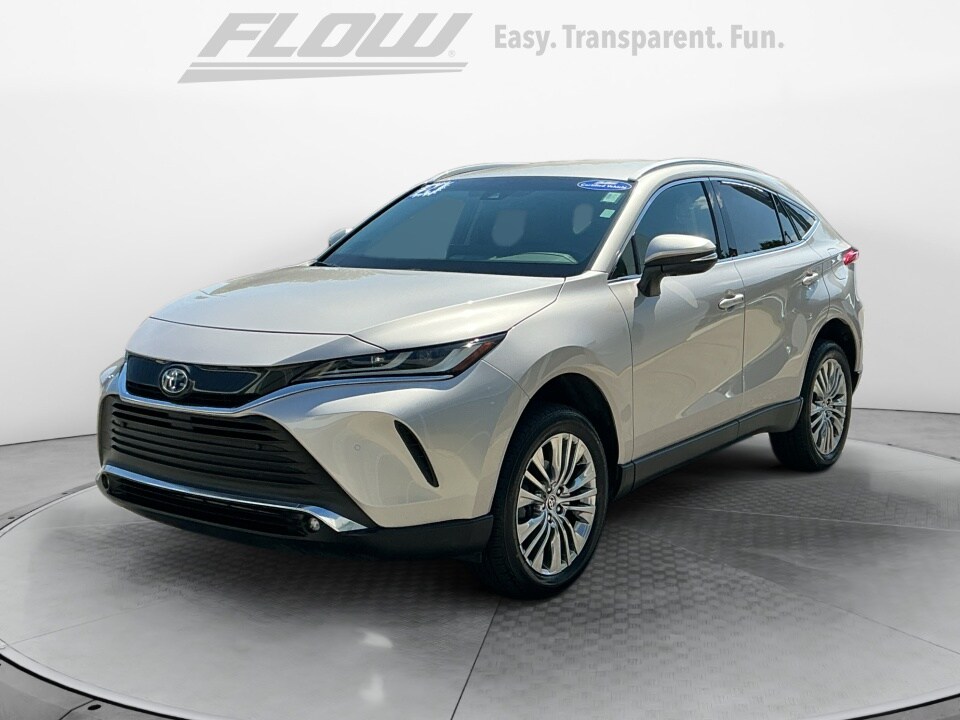 2024 Toyota Venza XLE photo 3