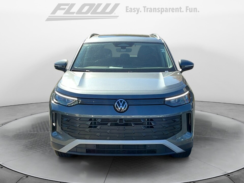 2026 Volkswagen Tiguan SE photo 2