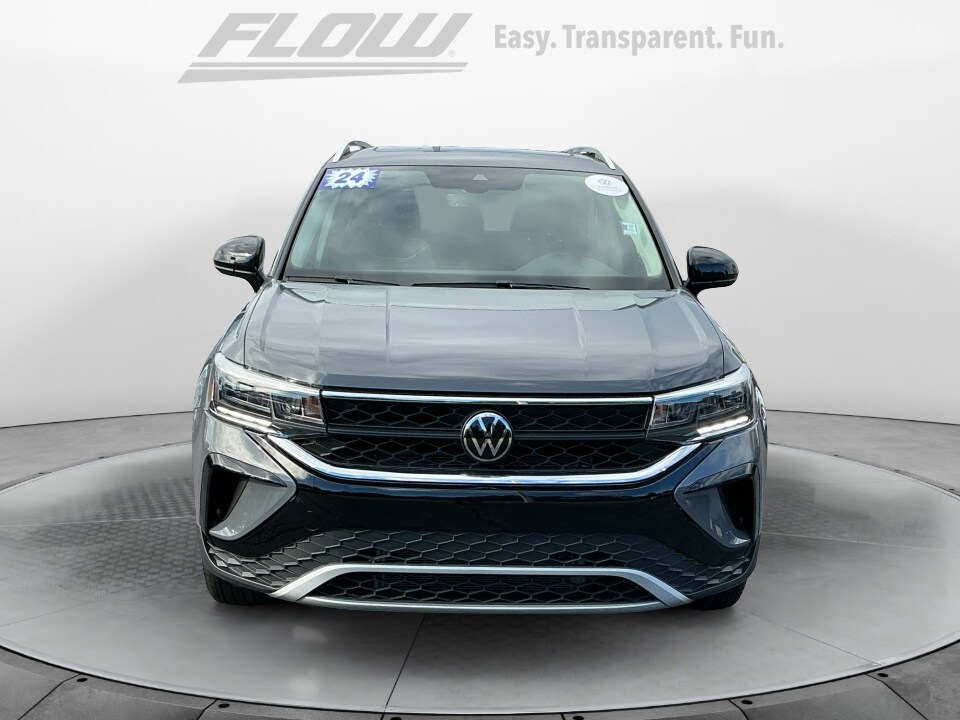 2024 Volkswagen Taos SE photo 2