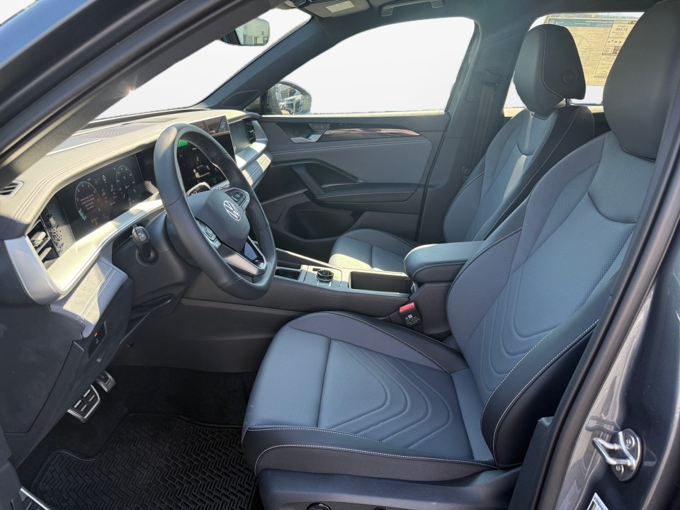 2026 Volkswagen Tiguan SE R-LINE BLACK - Photo 9