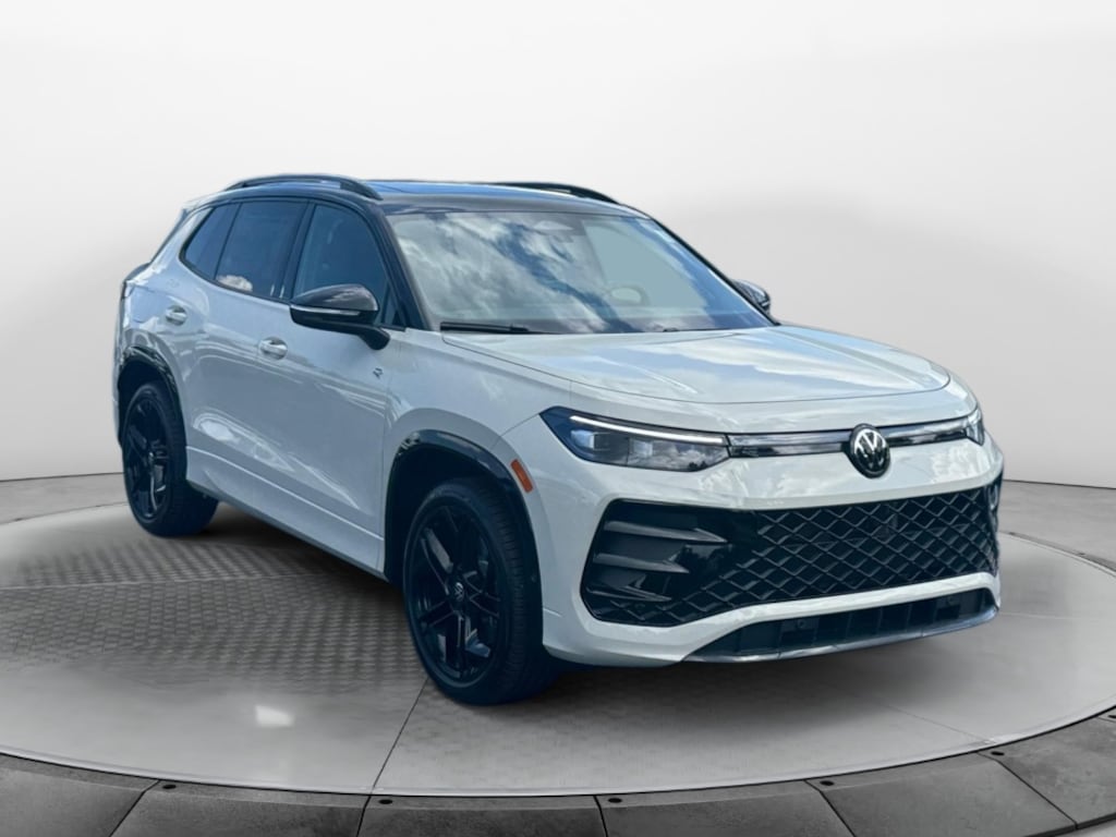 New 2026 Volkswagen Tiguan SE R-Line Black SUV