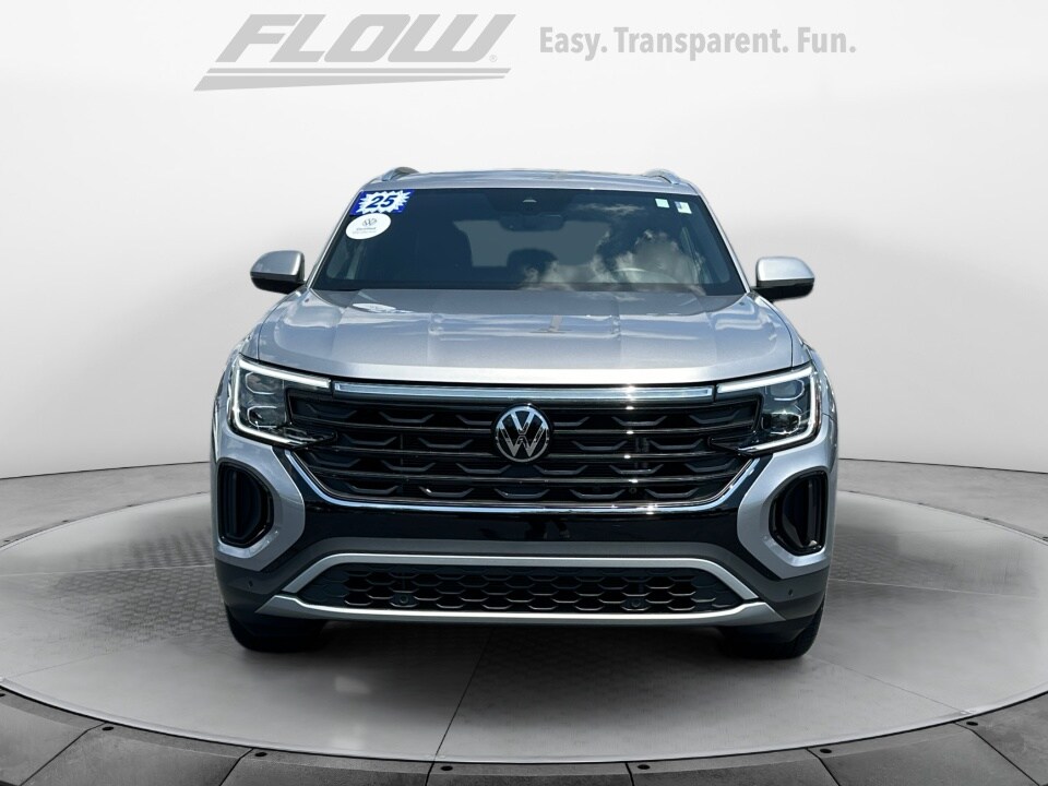 2025 Volkswagen Atlas Cross Sport SE Technology photo 2