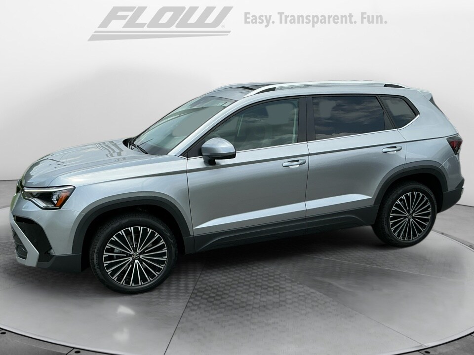 2025 Volkswagen Taos SE photo 4