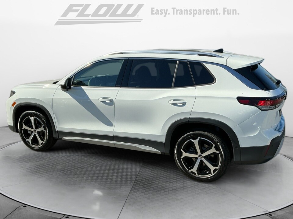 2026 Volkswagen Tiguan SE photo 3