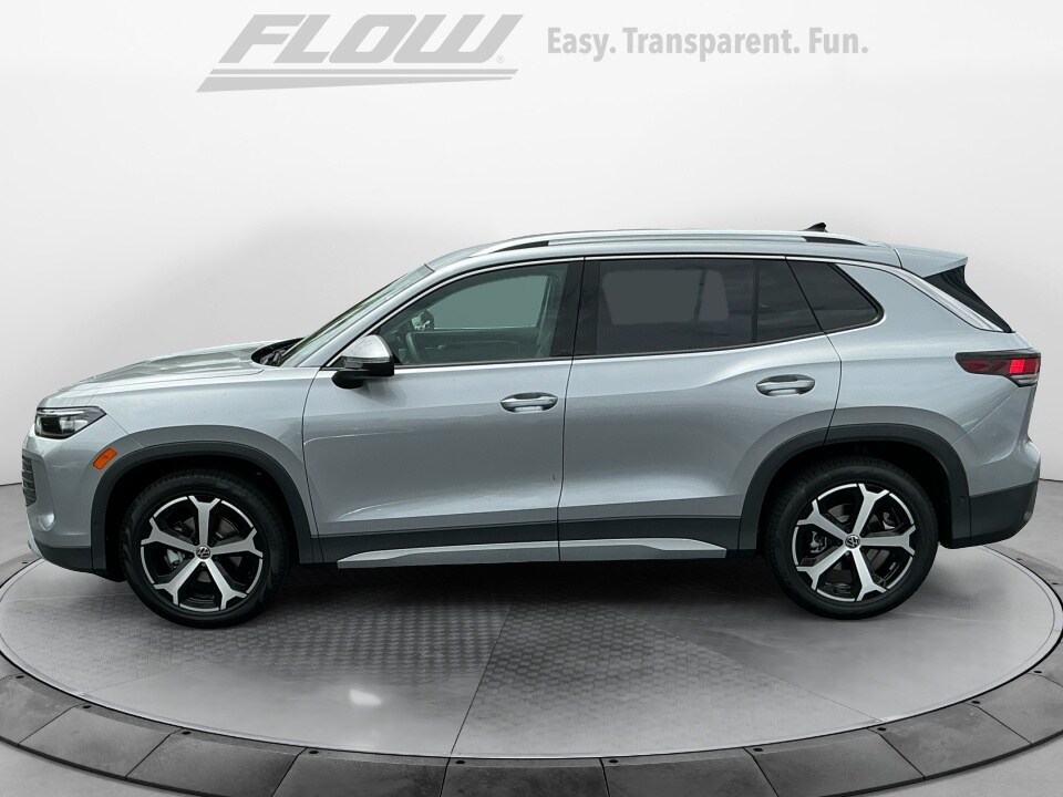 2025 Volkswagen Tiguan SE photo 4