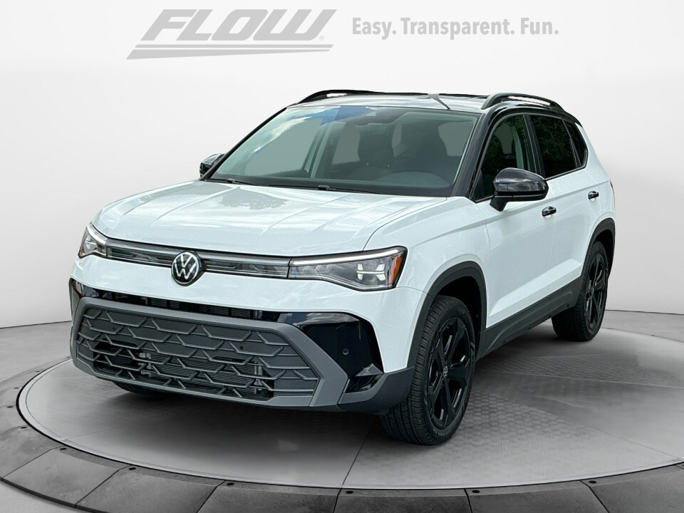 2025 Volkswagen Taos SE photo 3