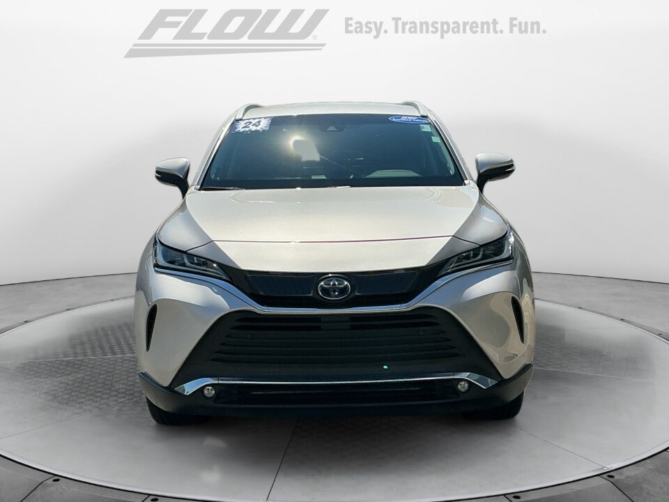 2024 Toyota Venza XLE photo 2