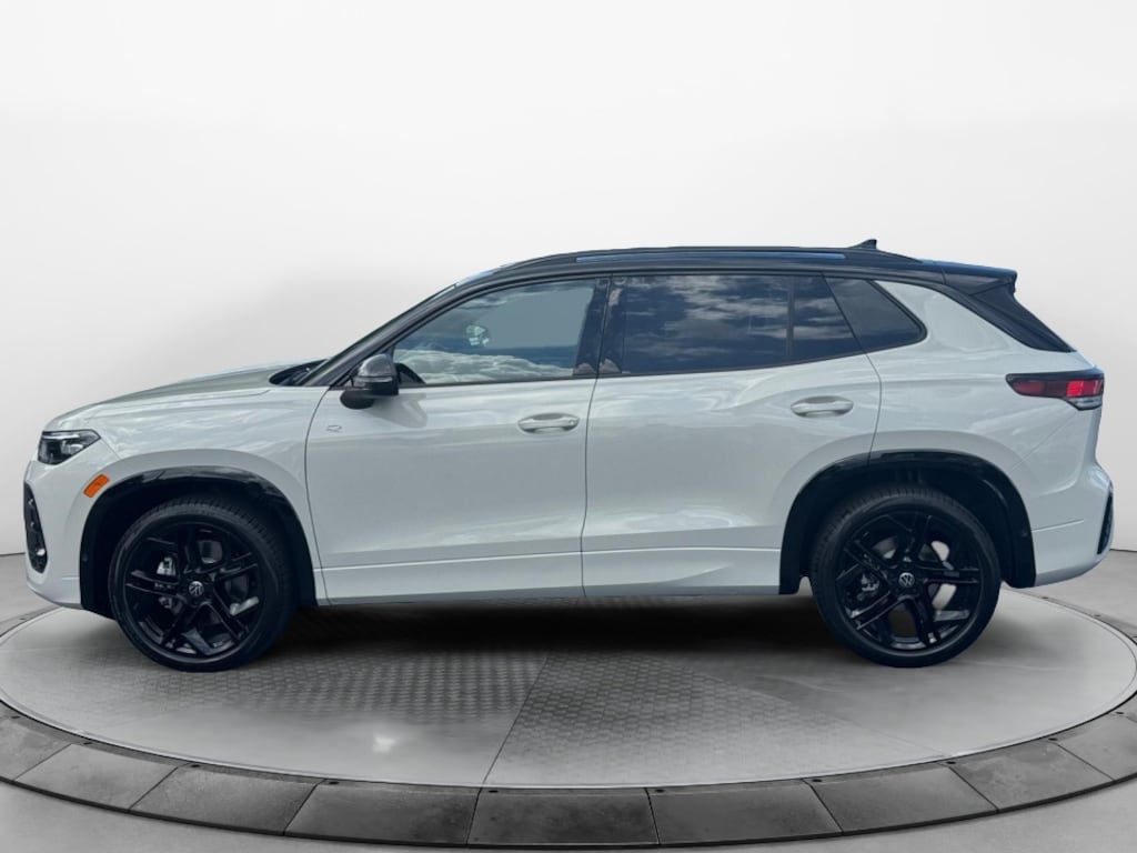New 2026 Volkswagen Tiguan SE R-Line Black SUV