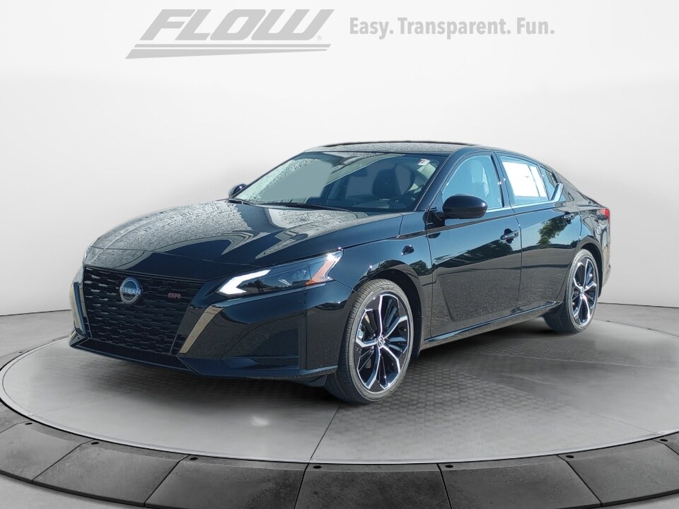 2025 Nissan Altima SR photo 3