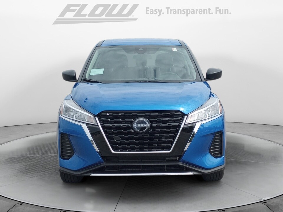 2025 Nissan Kicks Play S photo 2