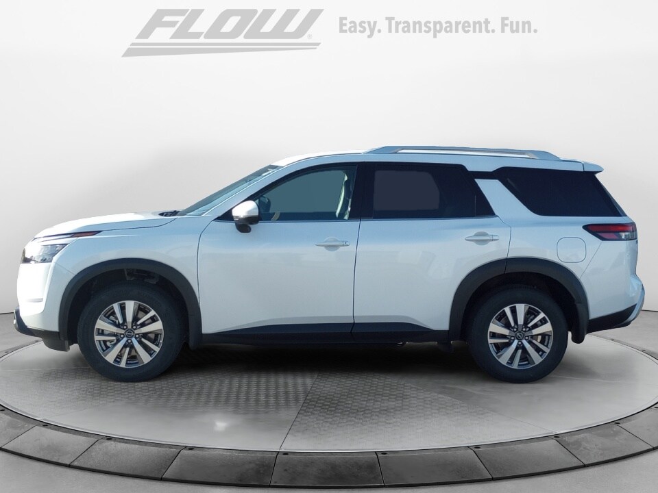 2025 Nissan Pathfinder SL photo 3