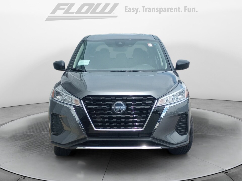 2025 Nissan Kicks Play S photo 2