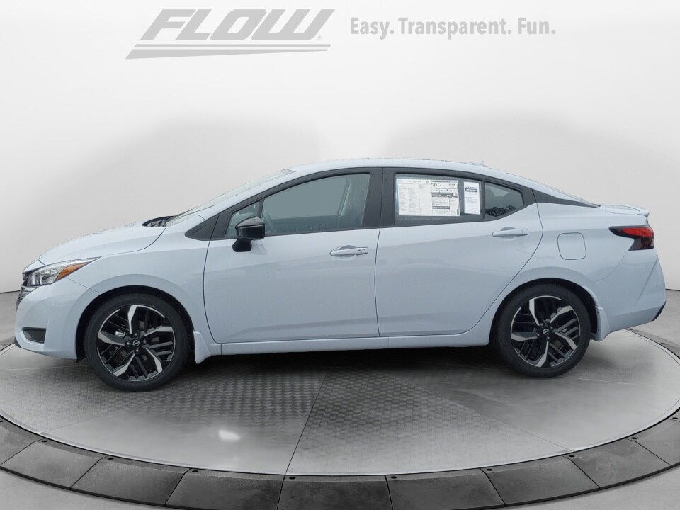2025 Nissan Versa 1.6 SR photo 4